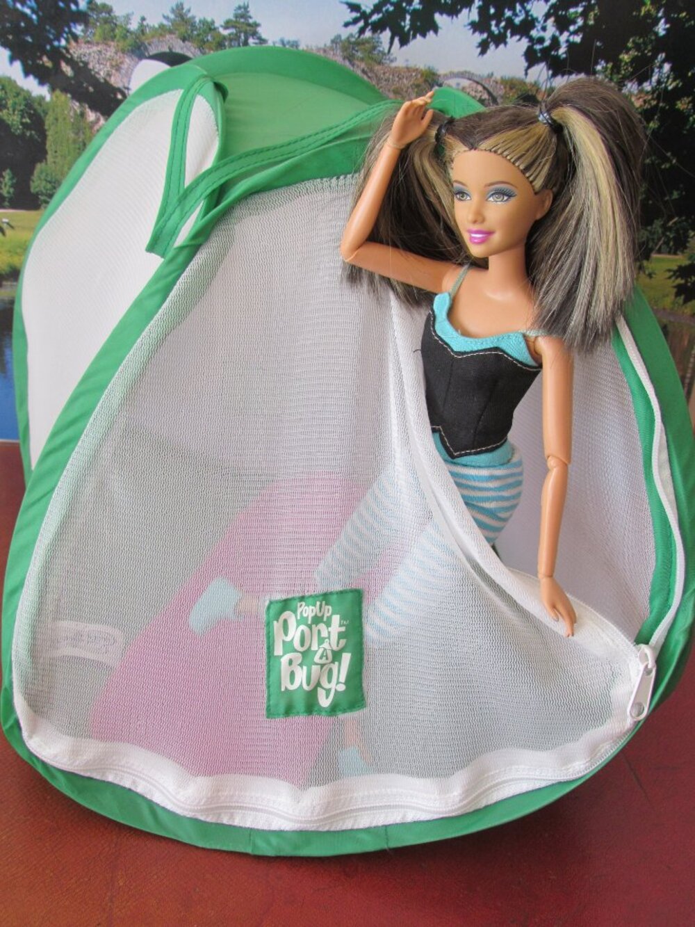 BARBIE SIZE TENT, CAMPING, ZIP-SHUT MESH CUTE TENT w SLEEPING BAG, CARRY ALONG